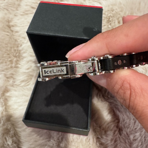 Black and Steel Link Bracelet - Picture 4 of 5